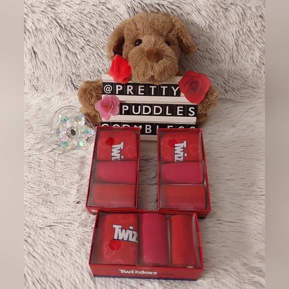 🎉 HP 🥳 NWOT Twizzlers 3 Pairs of Crew Socks Gift Set - 1 Box ❣️ - Picture 4 of 8